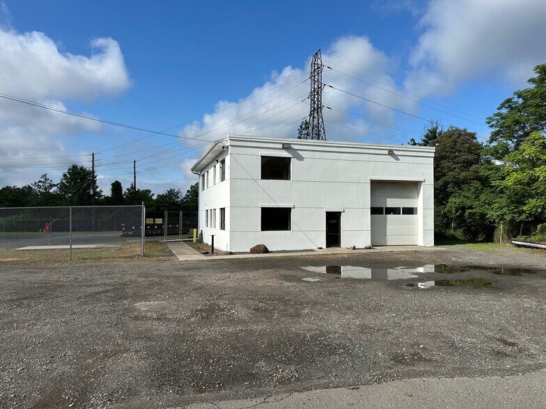 Primary Photo Of 83 Gross Ave, Edison Warehouse For Lease