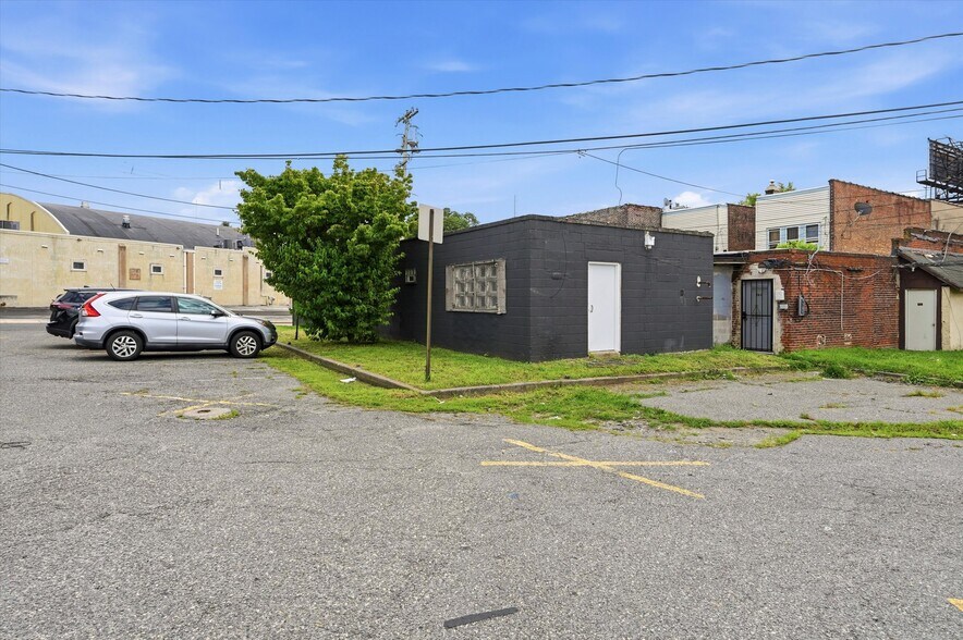 More Photos Of 806 Powell Ave, Darby Office For Sale