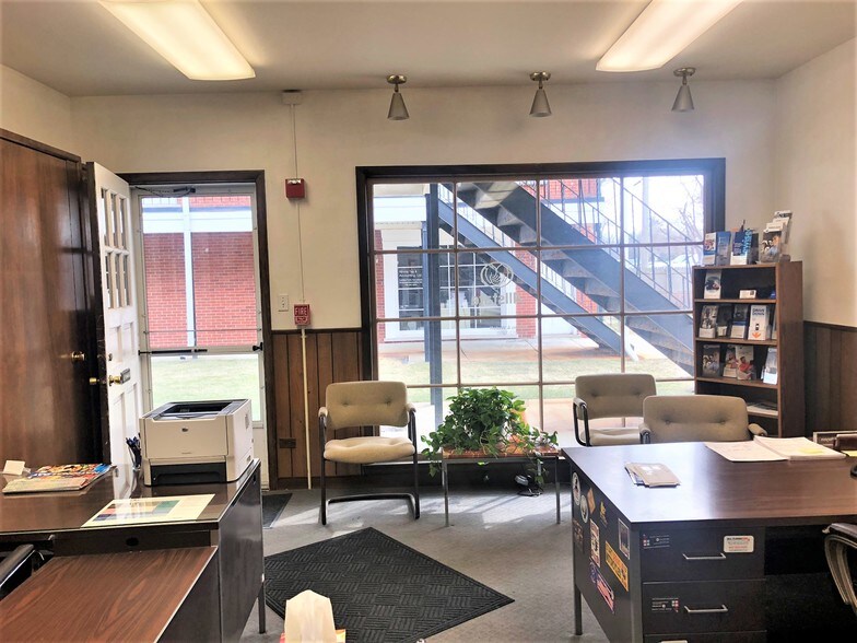 More Photos Of 5508 S Brainard Ave, Countryside Apartments For Lease