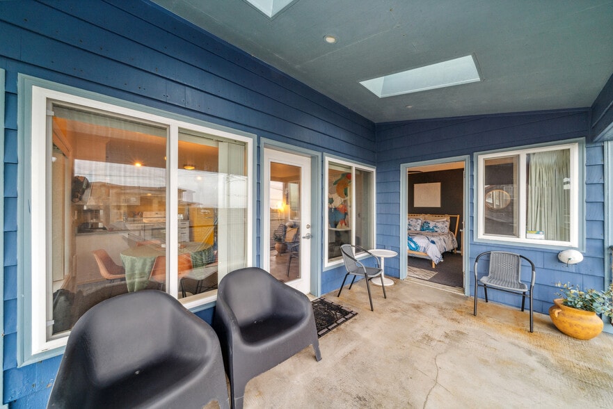 More Photos Of 105 S 6th Ave, Rockaway Beach Hotel For Sale