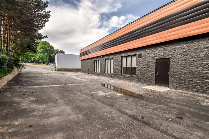 More Photos Of 8425 Station St, Mentor Freestanding For Sale