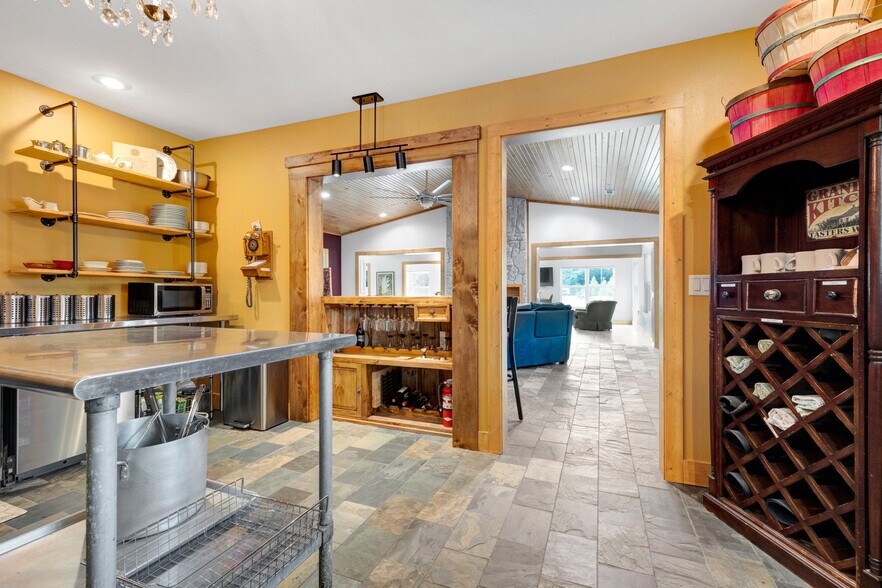 More Photos Of 21588 HWY 71, Winslow General Retail For Sale