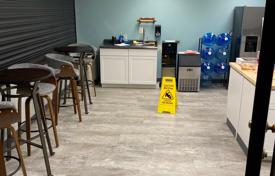 More Photos Of 9700 Highway 57, Evansville Office For Lease