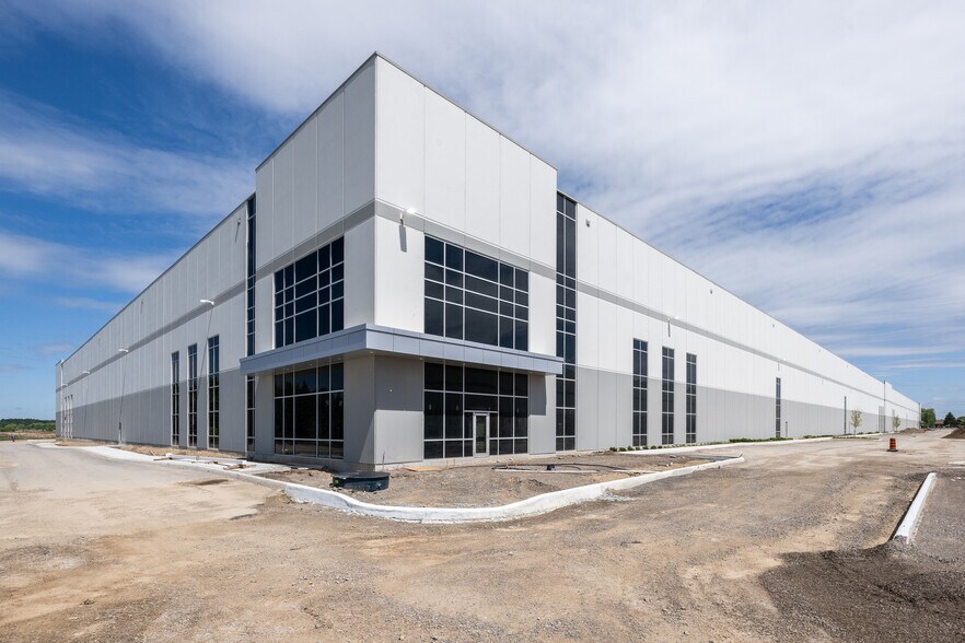 More Photos Of 8111 Trafalgar Rd, Halton Hills Unknown For Lease