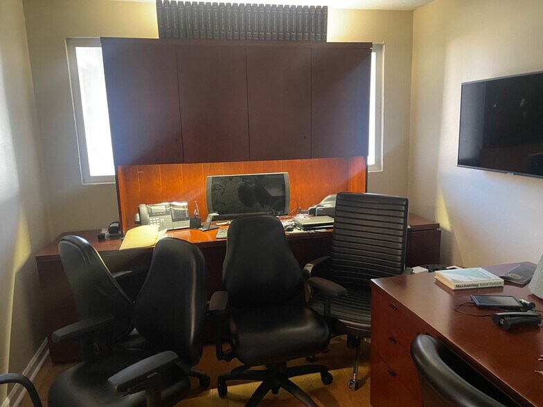 More Photos Of 303 Bridgeway Ave, Old Hickory Office For Sale