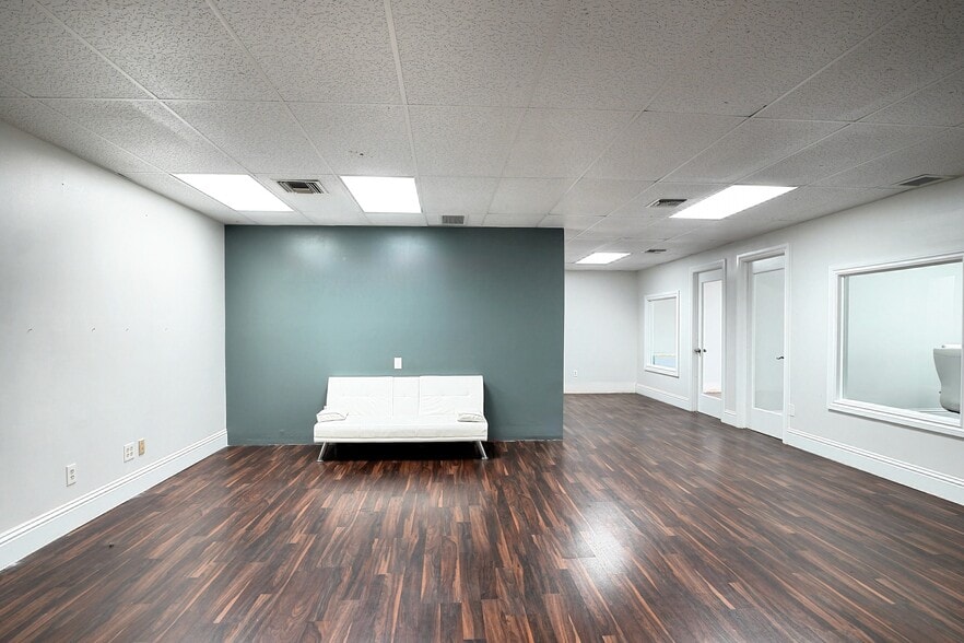 More Photos Of 2826 E Oakland Park Blvd, Fort Lauderdale Office For Sale