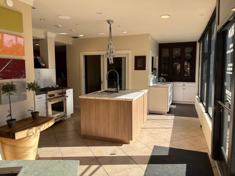 More Photos Of 6628 Telegraph Ave, Oakland General Retail For Sale