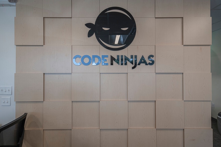 More Photos Of 3211 Wadley Ave, Midland Unknown For Lease