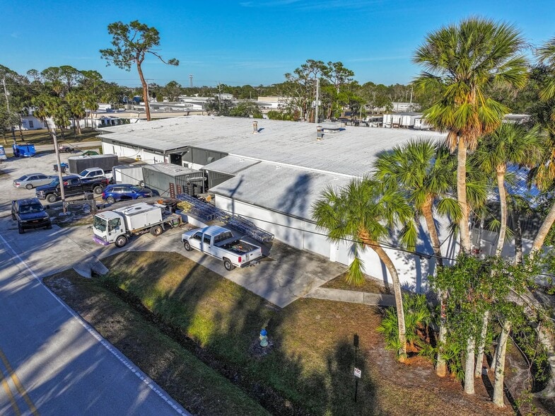 More Photos Of 1816 57th St, Sarasota Warehouse For Sale