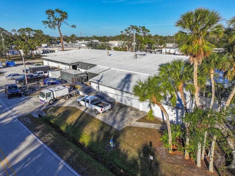 More Photos Of 1816 57th St, Sarasota Warehouse For Sale