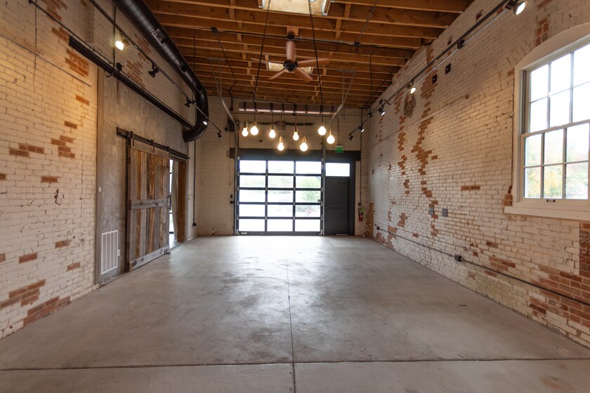 More Photos Of 301 Main St, Windsor Restaurant For Lease