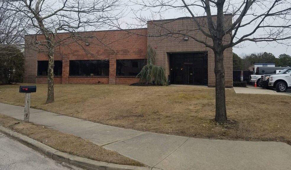 More Photos Of 31 Old Dock Rd, Yaphank Distribution For Sale