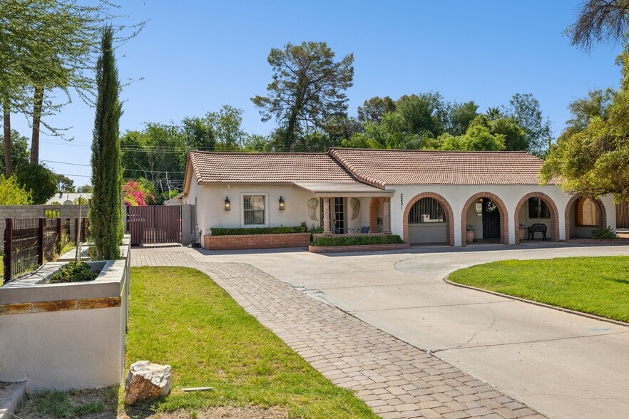 More Photos Of 3827 E Oak St, Phoenix Assisted Living For Sale