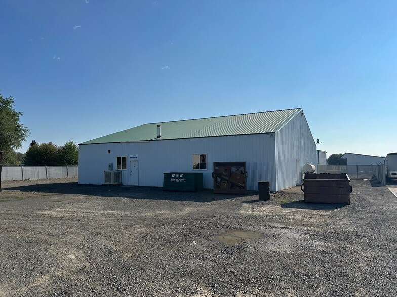 More Photos Of 10701 S Walton Rd, Island City Light Manufacturing For Lease