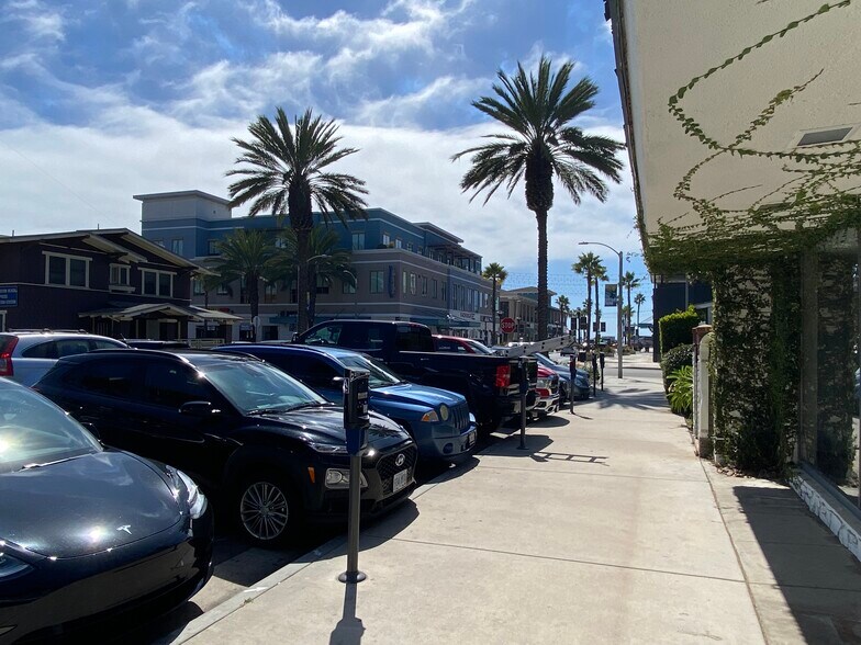 More Photos Of 207 5th St, Huntington Beach Storefront For Lease