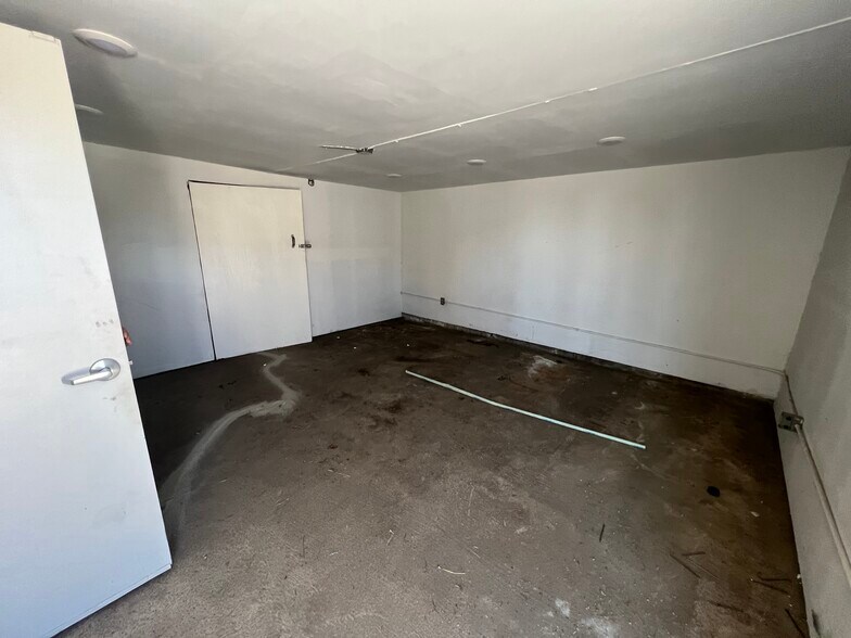 More Photos Of 16623 Yucca St, Hesperia Service For Lease