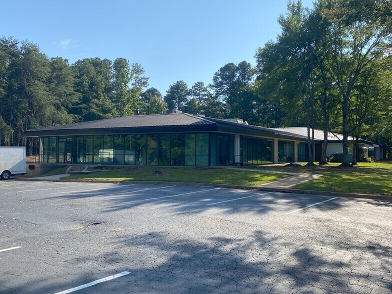 More Photos Of 5000 McGinnis Ferry Rd, Alpharetta General Retail For Sale