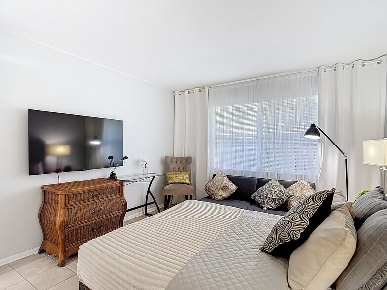 More Photos Of 139 SE Jefferson Cir N, Saint Petersburg Apartments For Sale