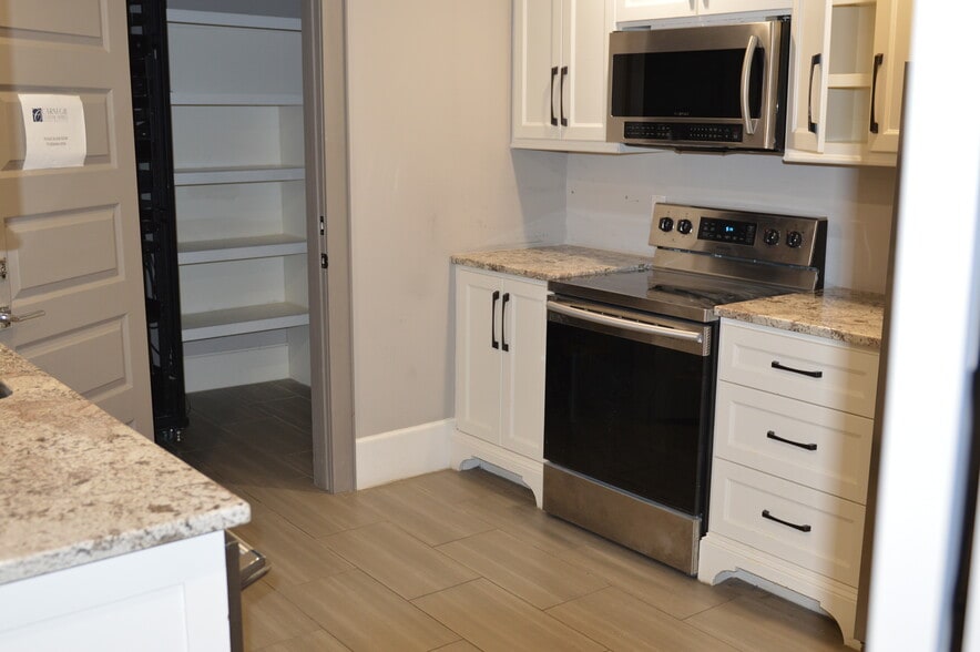 More Photos Of 4215 Washington Ave, Houston Freestanding For Sale