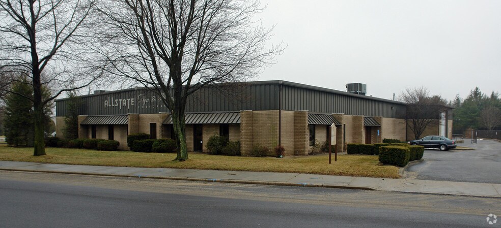 Primary Photo Of 70 Burt Dr, Deer Park Manufacturing For Sale
