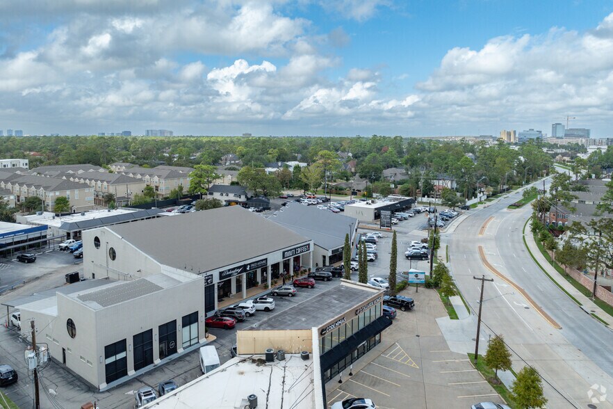 More Photos Of 12653 Memorial Dr, Houston Storefront For Lease