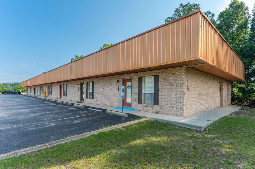 More Photos Of 128 John King Rd, Crestview Storefront For Sale