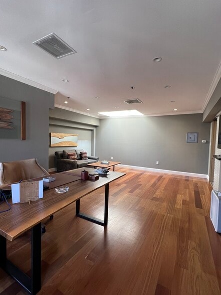 More Photos Of 1375 Burlingame Ave, Burlingame Unknown For Lease