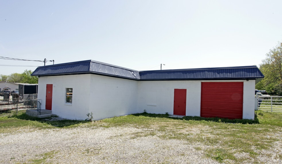 More Photos Of 2510 Mitchell St, Knoxville Light Manufacturing For Lease