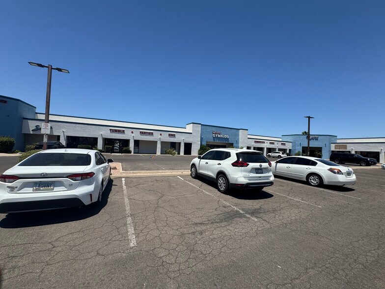 More Photos Of 116 N Lindsay Rd, Mesa Unknown For Lease