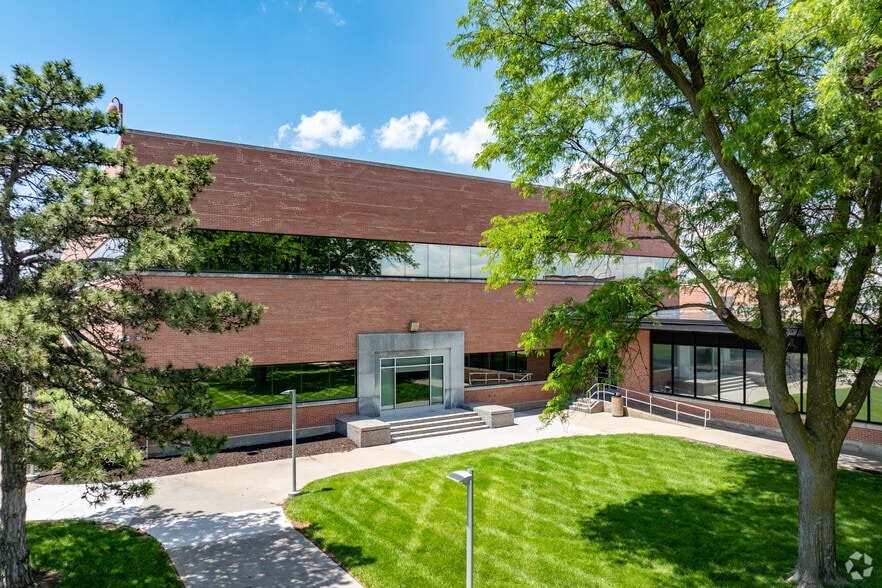 More Photos Of 12500 I St, Omaha Unknown For Lease