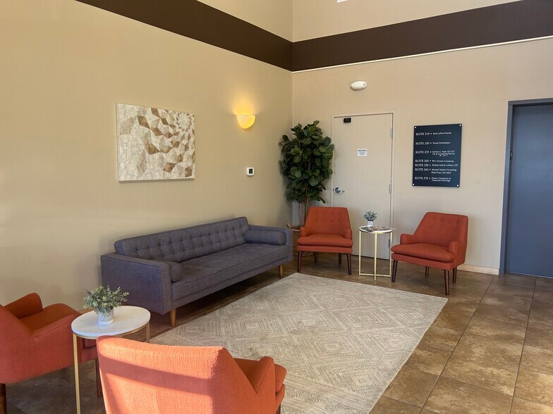 More Photos Of 2500 NE Twin Knolls Dr, Bend Medical For Sale