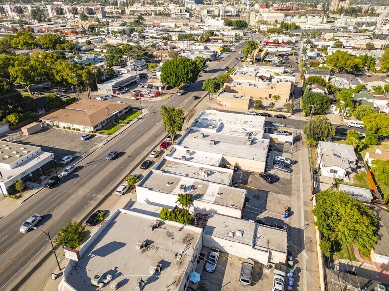 More Photos Of 1114 W Magnolia Blvd, Burbank Storefront Retail Office For Sale
