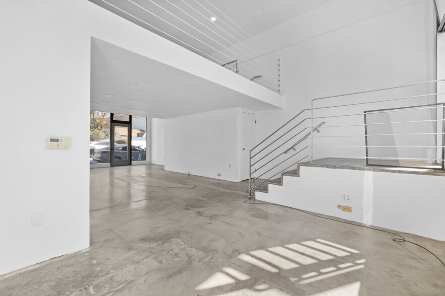 More Photos Of 1501 Main St, Venice Storefront Retail Office For Lease