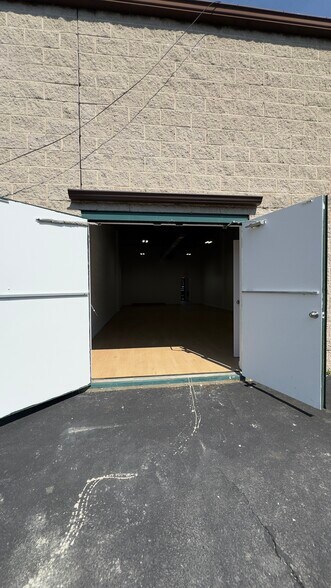 More Photos Of 1656 Fifth Ave, Bay Shore Unknown For Lease