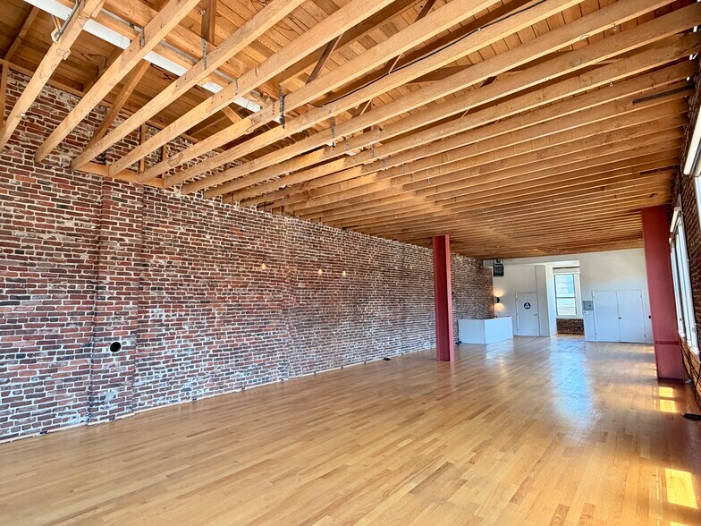 More Photos Of 1099 Folsom St, San Francisco Loft Creative Space For Lease