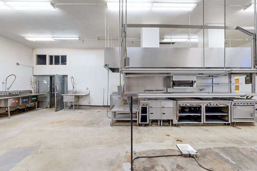 More Photos Of 5862-5872 Doyle St, Emeryville Restaurant For Sale