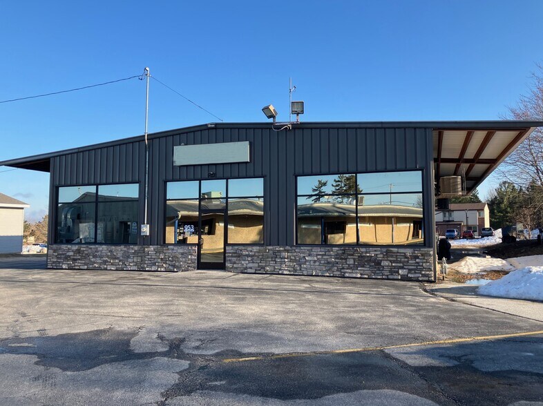 Primary Photo Of 953 Egg Harbor Rd, Sturgeon Bay General Retail For Sale
