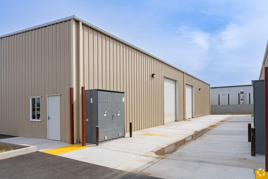 More Photos Of 136,146,156 S Blair Rd, Woodlake Industrial For Lease