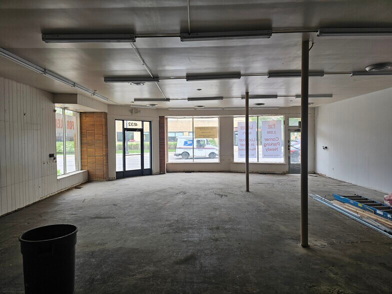 More Photos Of 4132-4138 W Peterson Ave, Chicago Storefront Retail Office For Lease