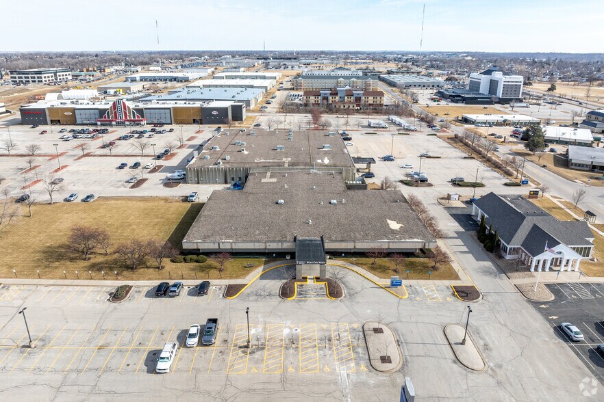 More Photos Of 5264 Council St NE, Cedar Rapids Medical For Lease