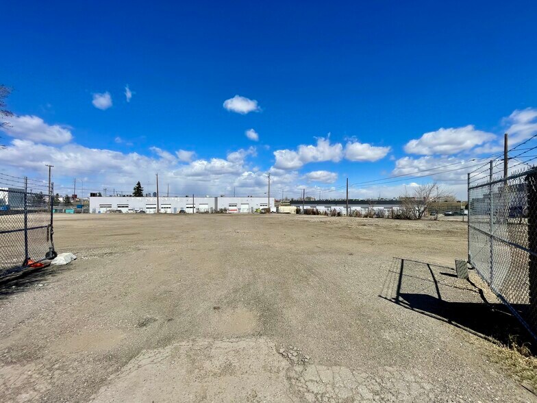 More Photos Of 7048-7052 Farrell Rd SE, Calgary Land For Lease