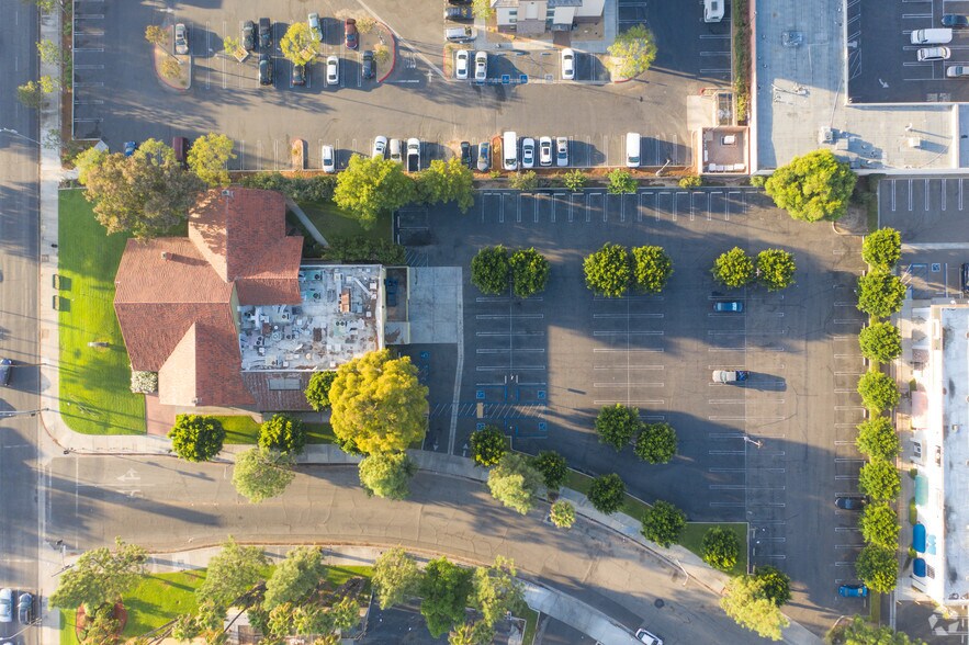 More Photos Of 19310 Business Center Dr, Northridge Restaurant For Lease