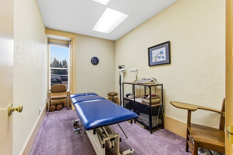 More Photos Of 830 Saginaw St S, Salem Medical For Sale