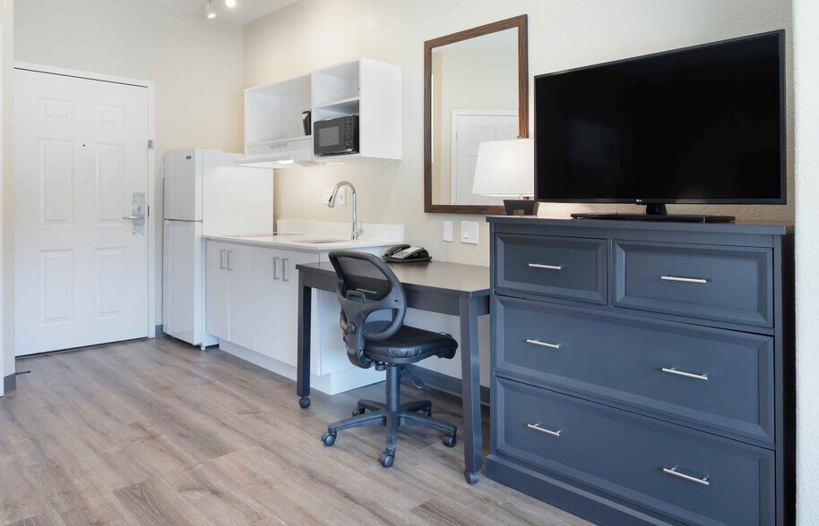 More Photos Of 7212 Eastpoint Blvd, Baytown Hotel For Sale