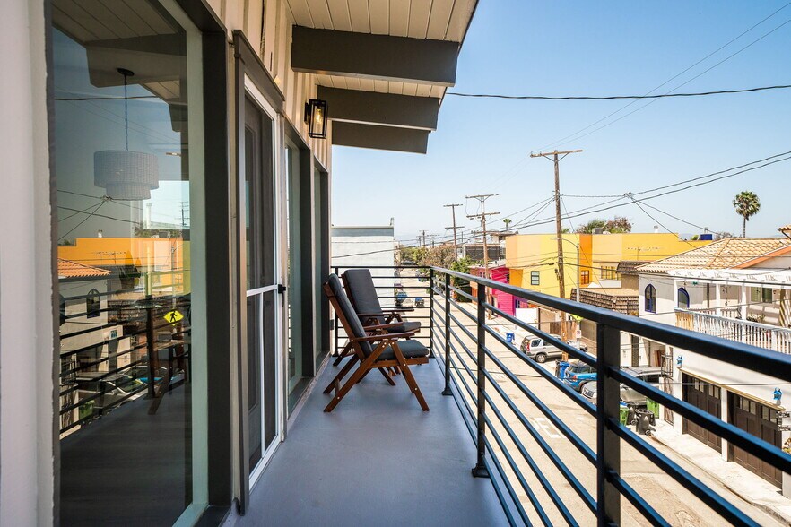 More Photos Of 2602 Pacific Ave, Venice Apartments For Sale
