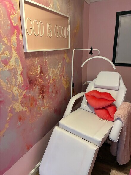 More Photos Of 737 Main St, Stone Mountain Office For Lease