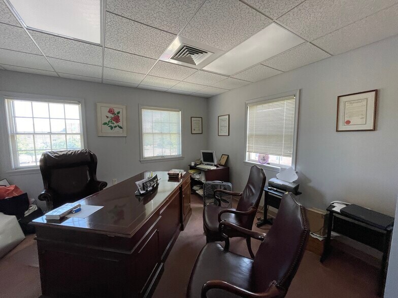 More Photos Of 11340 Pembrooke Sq, Waldorf Medical For Sale