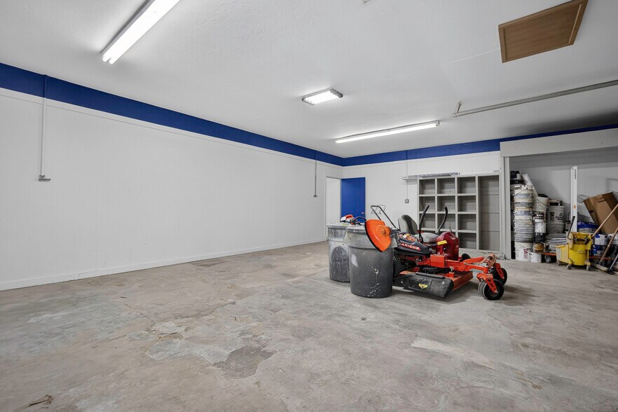More Photos Of 2127 SE 44th St, Oklahoma City Service For Sale