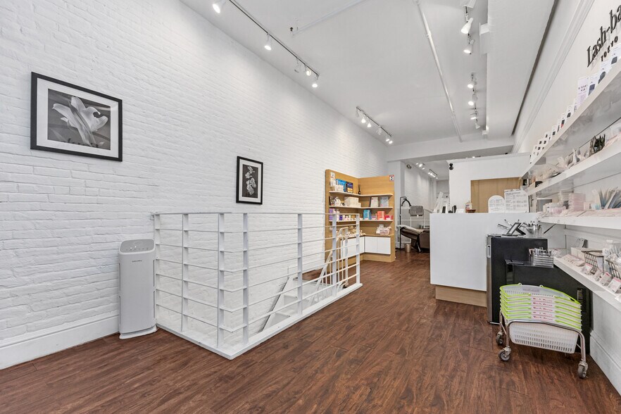 More Photos Of 120 W 25th St, New York Apartments For Lease