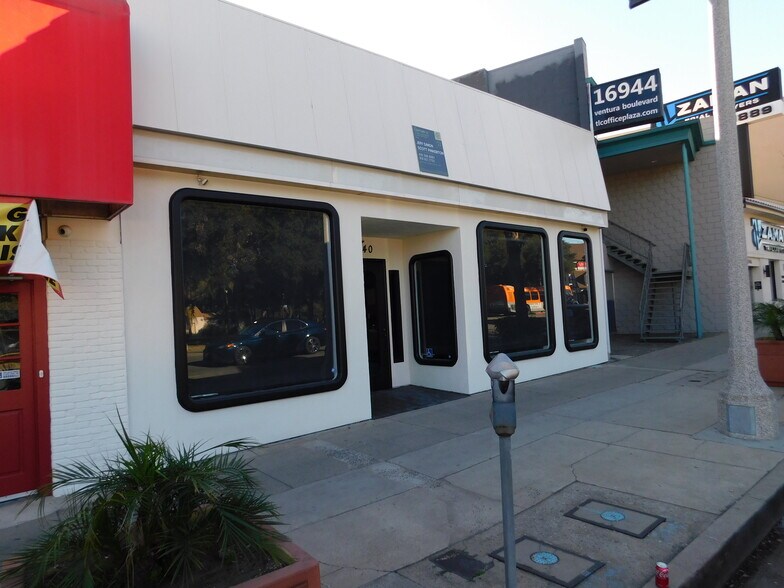 More Photos Of 16938-16940 Ventura Blvd, Encino Storefront For Lease